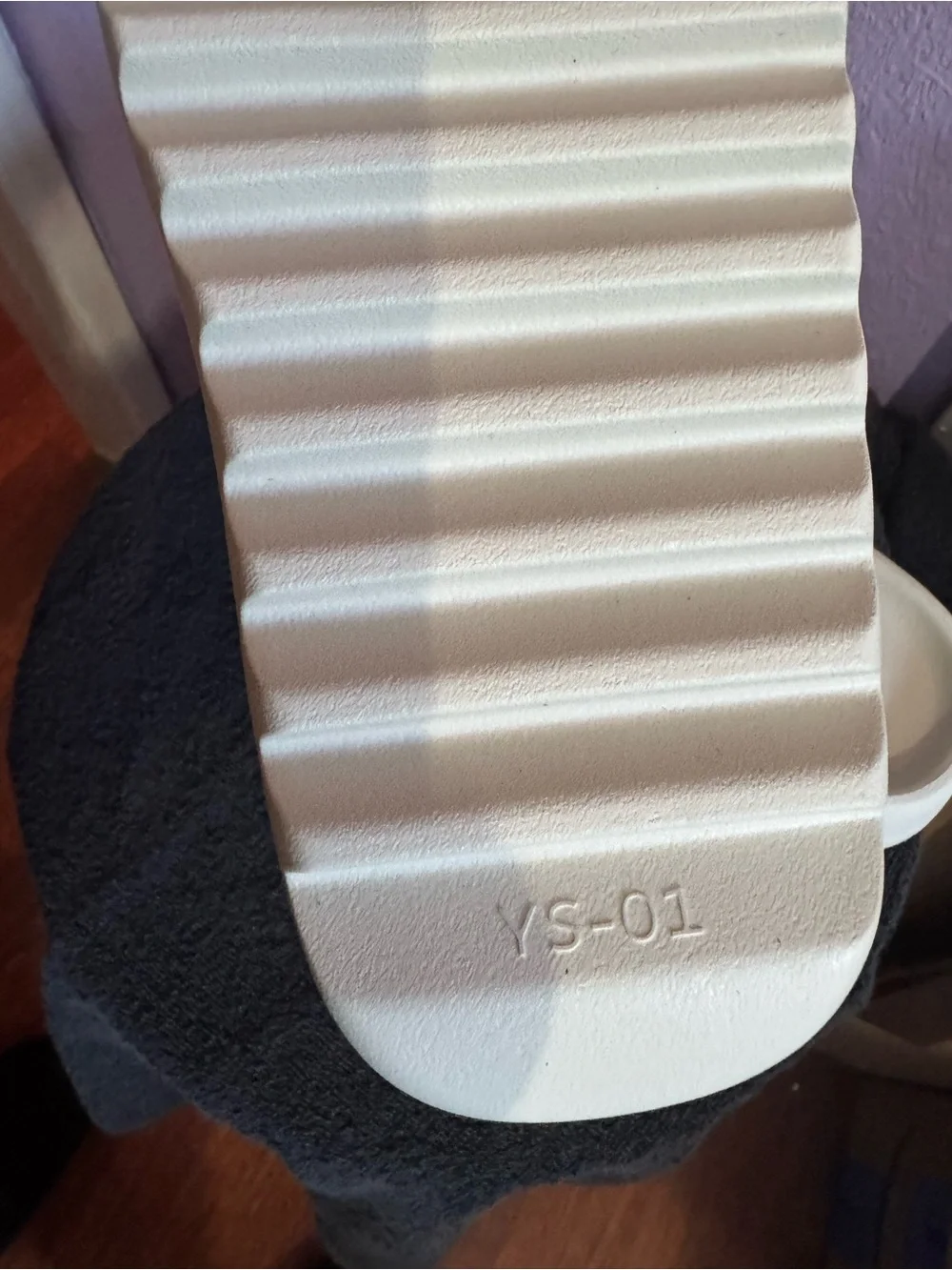YZY YS-01 slide